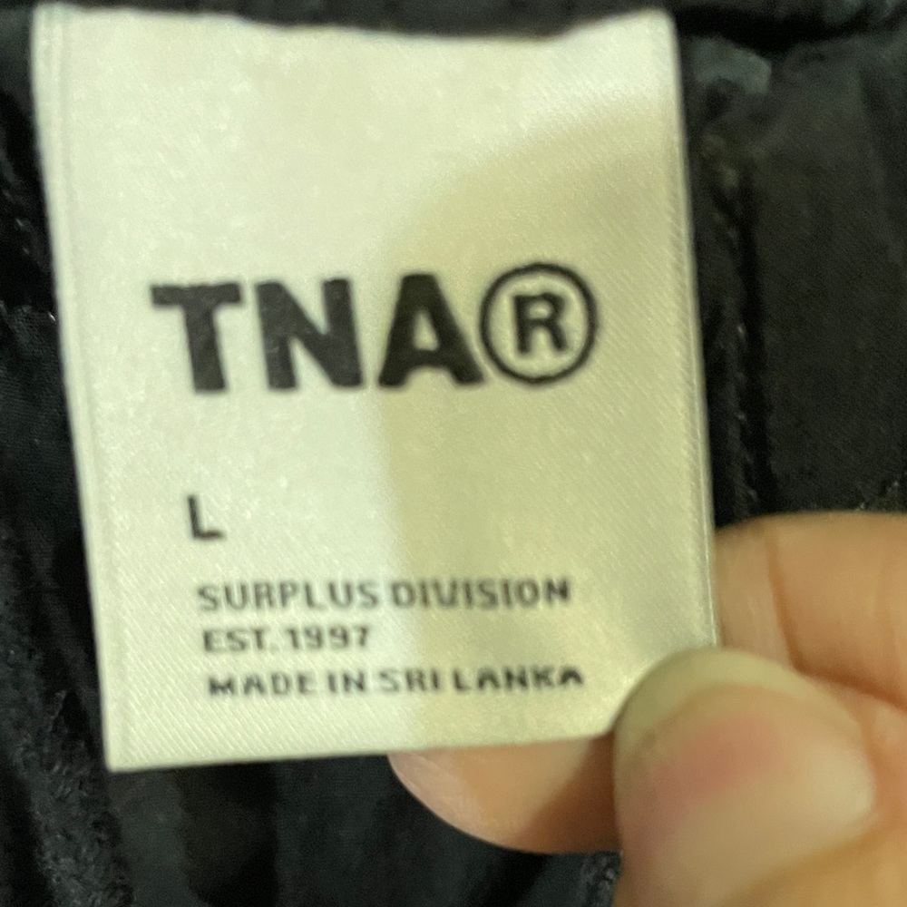 TNA women’s Black Cargo Pants - Picture 2 of 4